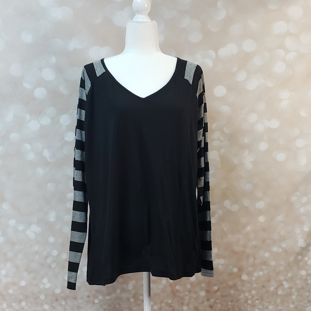NWT RAGLAN SLV STRIPED SHIRT